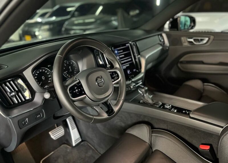 VOLVO XC60 T5 R-DESIGN 2021 - Image 12