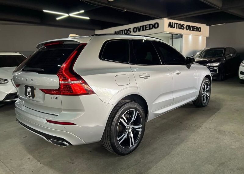 VOLVO XC60 T5 R-DESIGN 2021 - Image 9