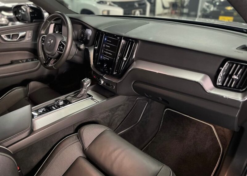 VOLVO XC60 T5 R-DESIGN 2021 - Image 15