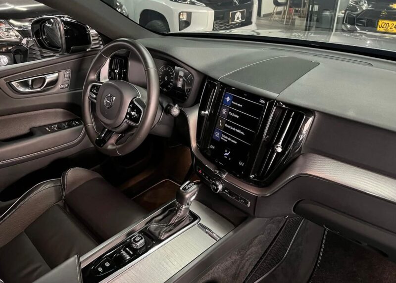 VOLVO XC60 T5 R-DESIGN 2021 - Image 16