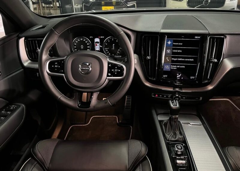 VOLVO XC60 T5 R-DESIGN 2021 - Image 18
