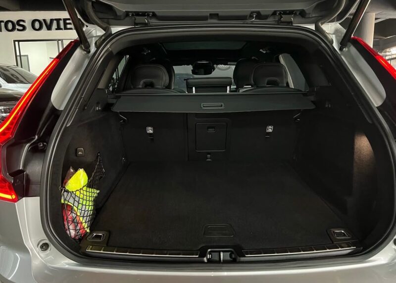 VOLVO XC60 T5 R-DESIGN 2021 - Image 19
