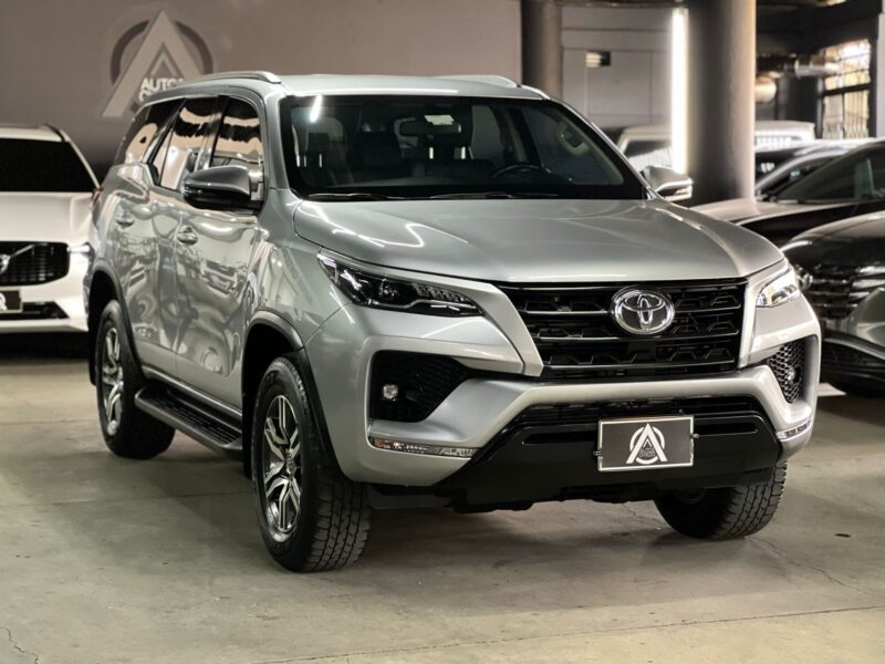 TOYOTA FORTUNER SR 2.4 MODELO 2022 - Image 3