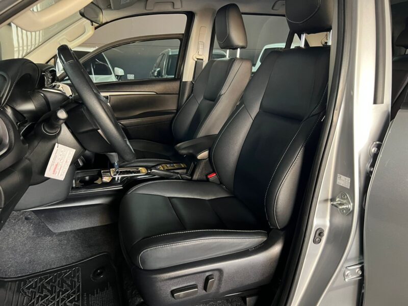 TOYOTA FORTUNER SR 2.4 MODELO 2022 - Image 11