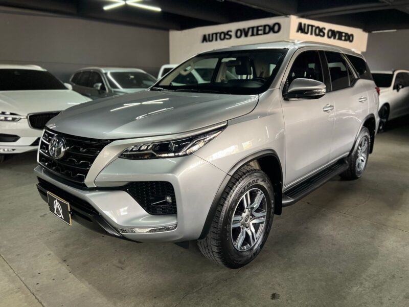 TOYOTA FORTUNER SR 2.4 MODELO 2022 - Image 8