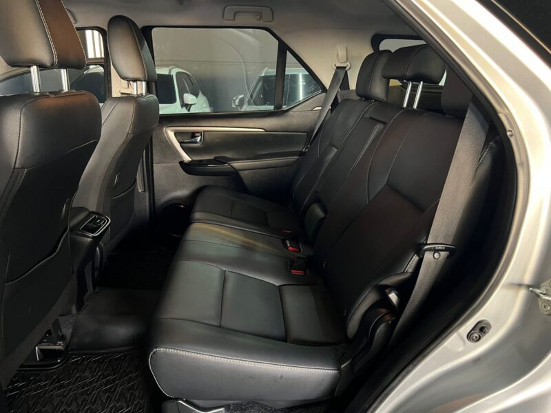 TOYOTA FORTUNER SR 2.4 MODELO 2022 - Image 13