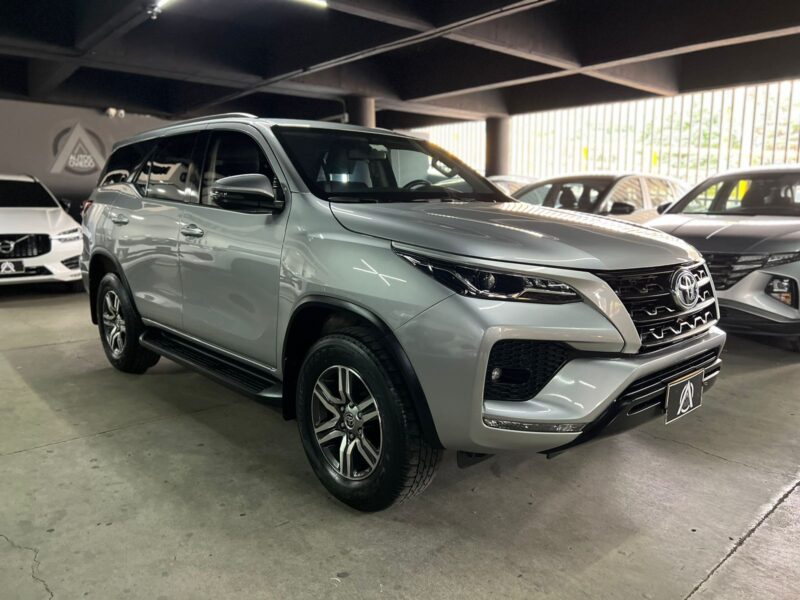 TOYOTA FORTUNER SR 2.4 MODELO 2022 - Image 7