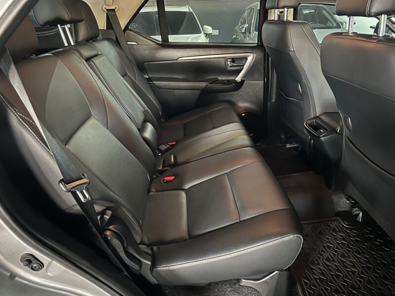 TOYOTA FORTUNER SR 2.4 MODELO 2022 - Image 17