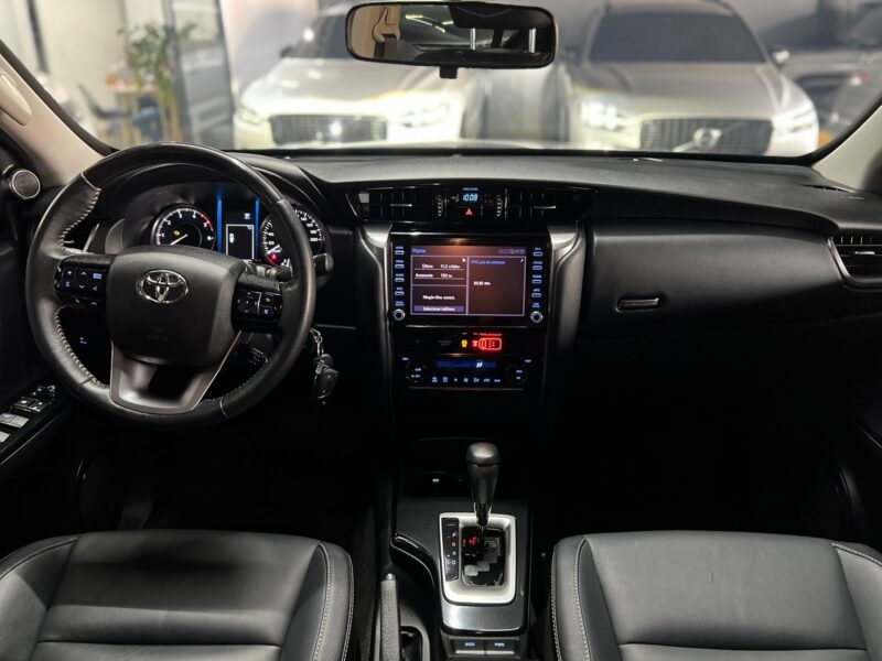 TOYOTA FORTUNER SR 2.4 MODELO 2022 - Image 18
