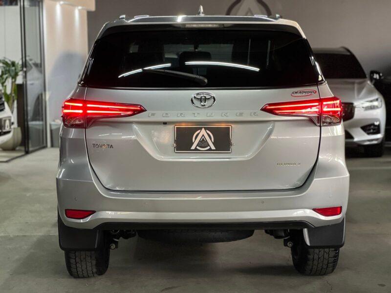 TOYOTA FORTUNER SR 2.4 MODELO 2022 - Image 5