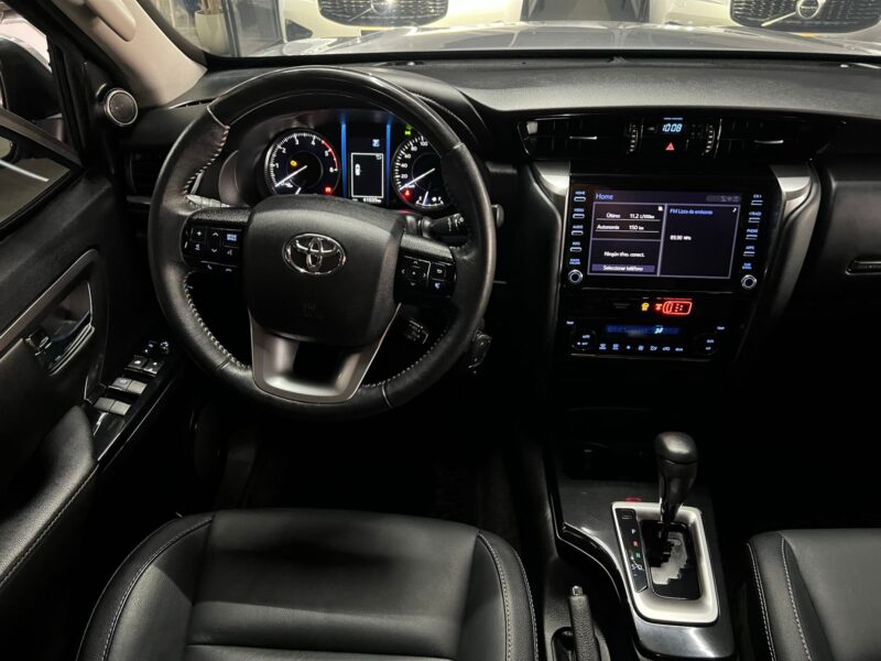 TOYOTA FORTUNER SR 2.4 MODELO 2022 - Image 19