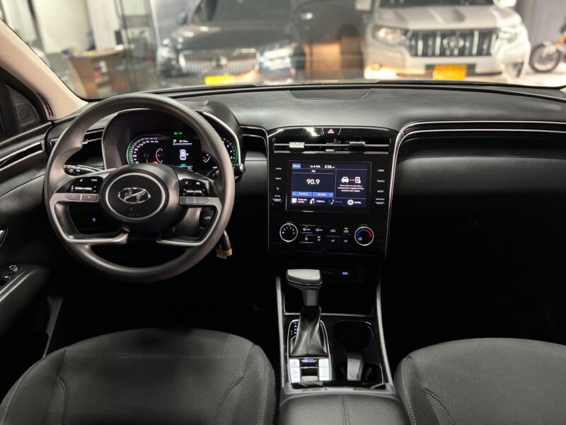 HYUNDAI TUCSON ESSENTIALS MODELO 2024 - GRIS - Image 18