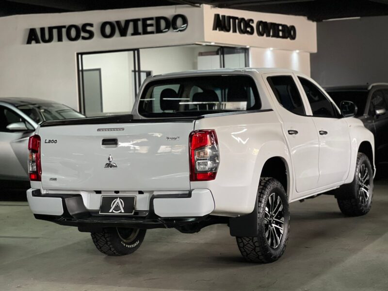 MITSUBISHI L200 GLX 2023 MECÁNICA 4X4 DIÉSEL - Image 4