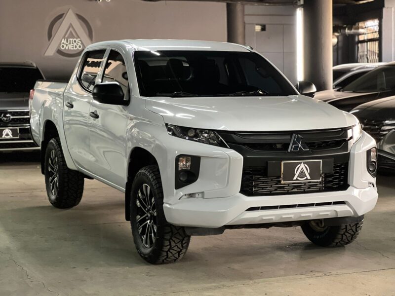 MITSUBISHI L200 GLX 2023 MECÁNICA 4X4 DIÉSEL - Image 3