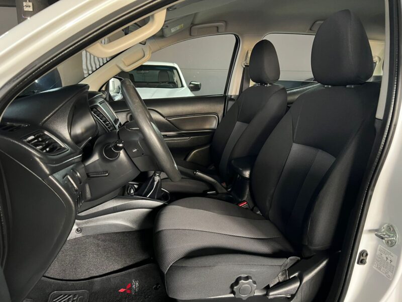 MITSUBISHI L200 GLX 2023 MECÁNICA 4X4 DIÉSEL - Image 11