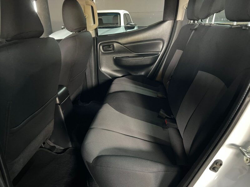 MITSUBISHI L200 GLX 2023 MECÁNICA 4X4 DIÉSEL - Image 13